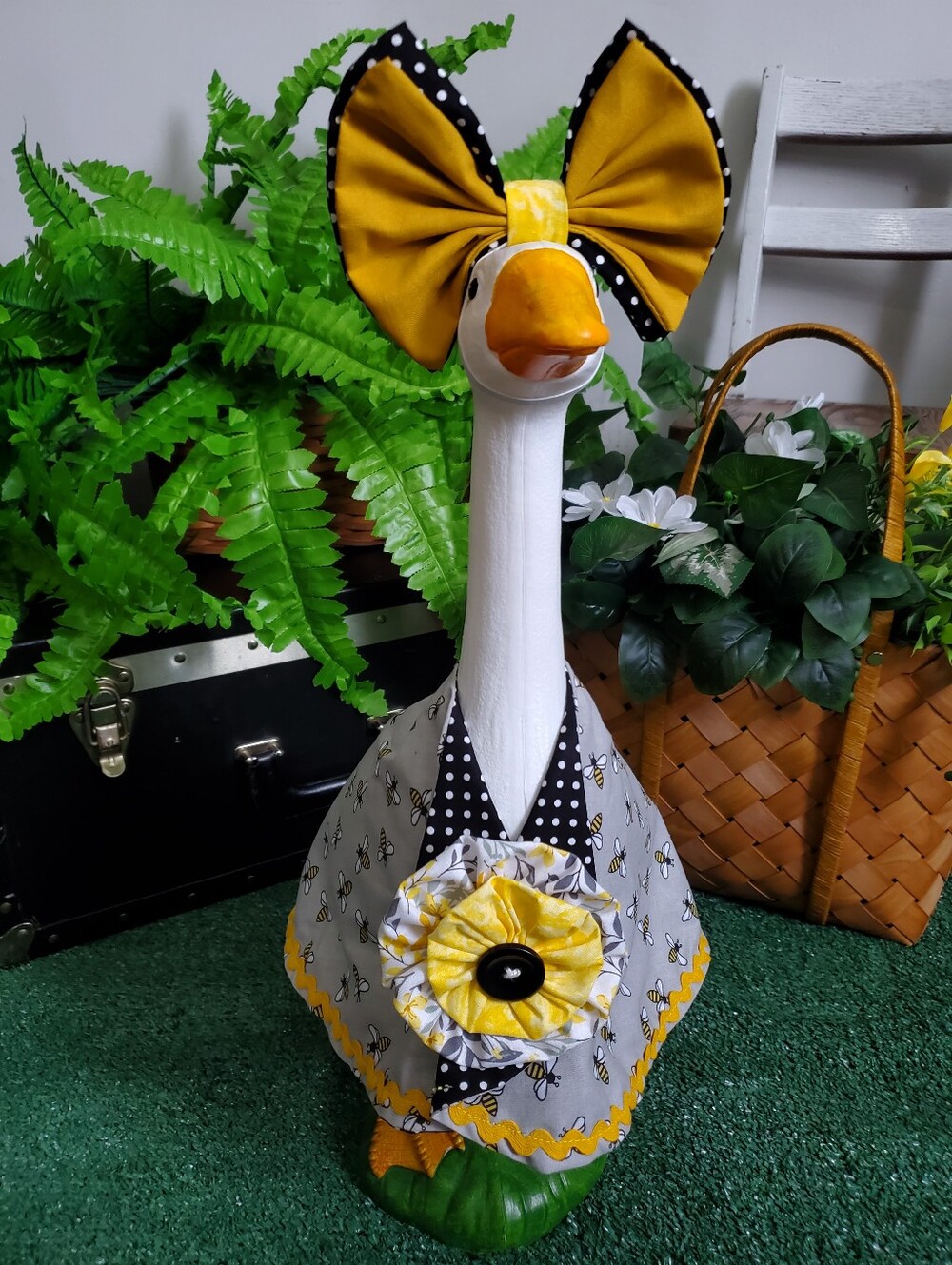 Porch Goose Outfit & Bow Set Bee Print - Picture 10 of 10